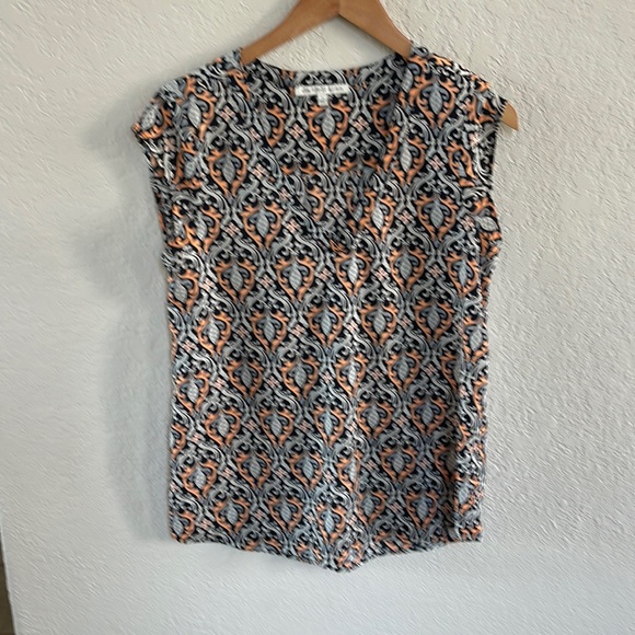 Beautiful Abstract Patterned Blouse - Picture 2 of 5